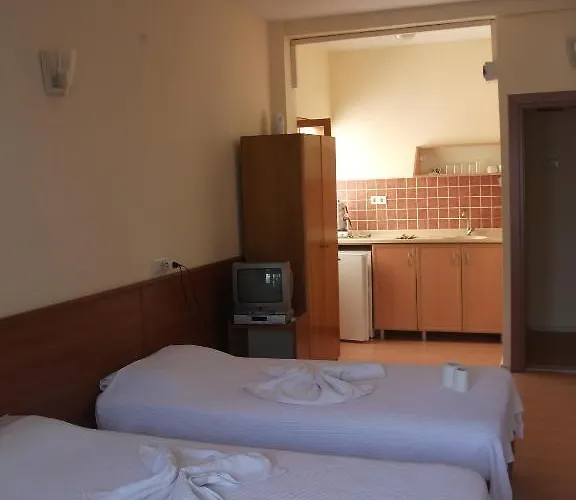 Tu\u011f 3* Kuşadası